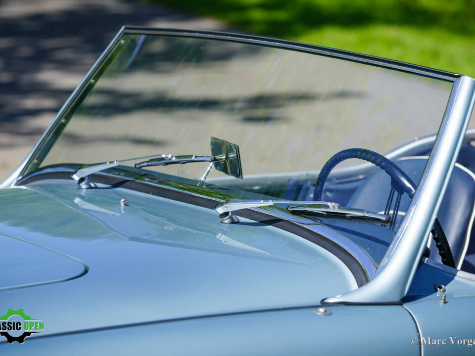 Image 31/51 of Austin-Healey 100&#x2F;6 (BN4) (1958)