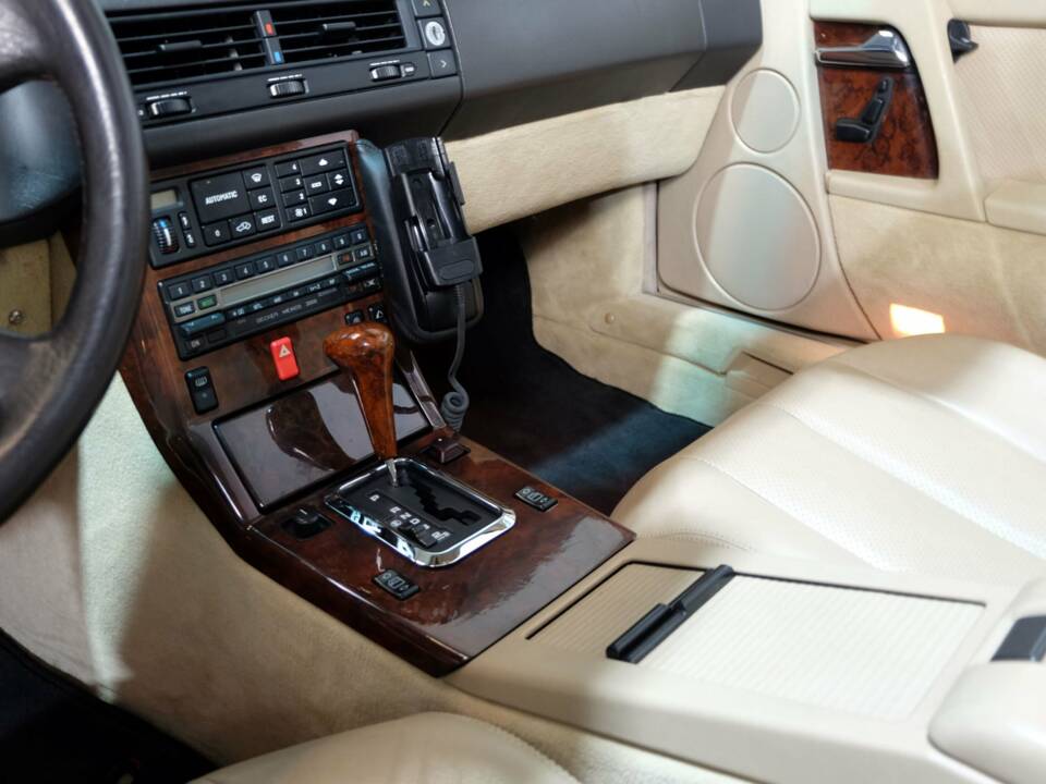 Image 9/26 of Mercedes-Benz 500 SL (1991)