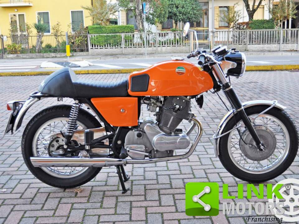 Image 2/10 of Laverda DUMMY (1969)