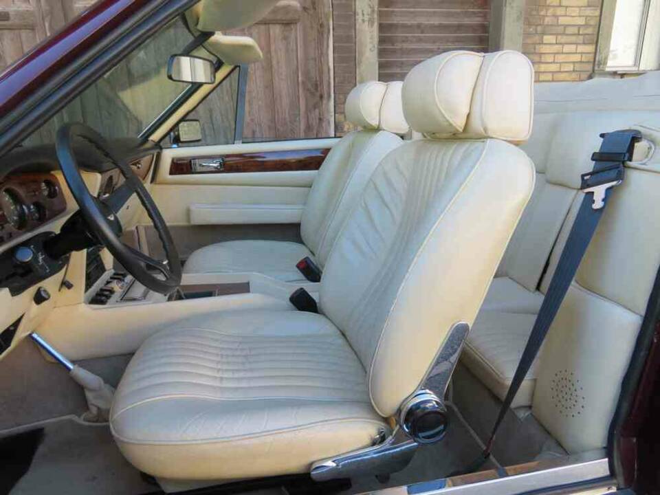 Image 8/22 of Aston Martin V8 Volante (1980)
