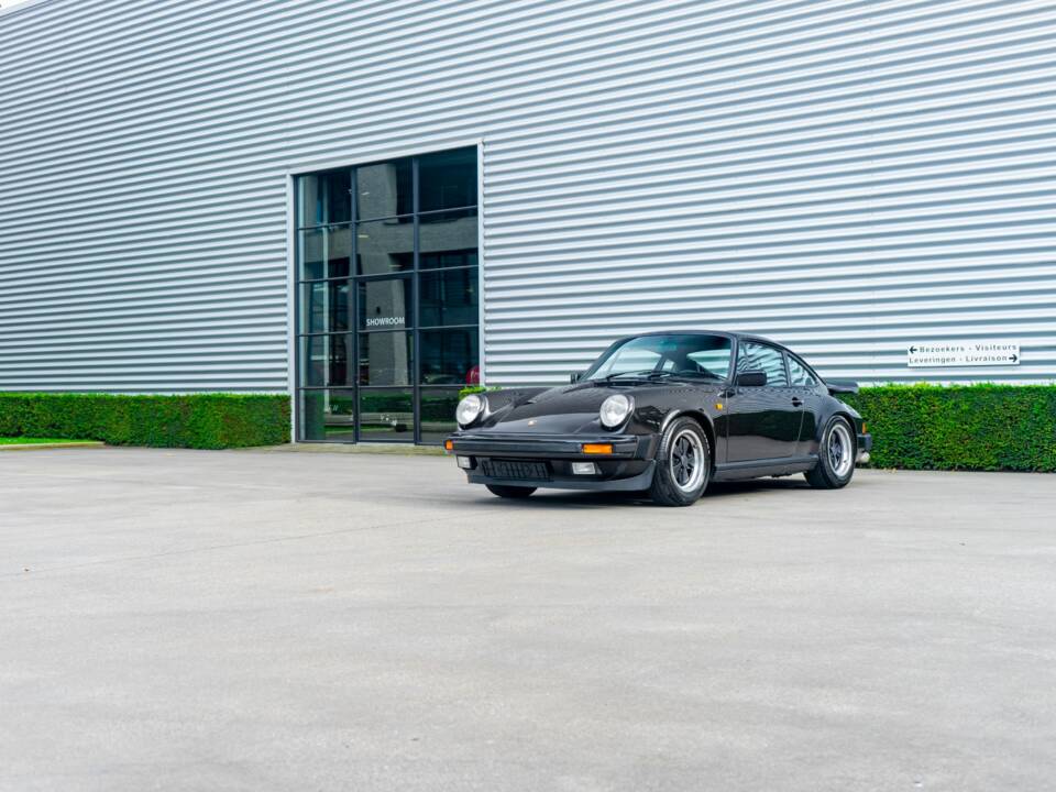 Image 3/33 of Porsche 911 Carrera 3.2 (1987)