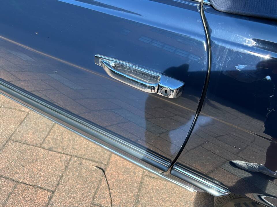 Image 17/50 of Mercedes-Benz 380 SL (1983)
