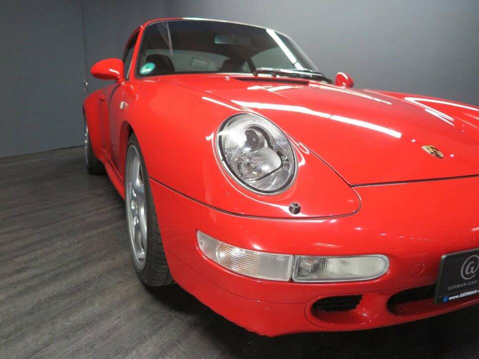 Immagine 29/43 di Porsche 911 Carrera (1997)