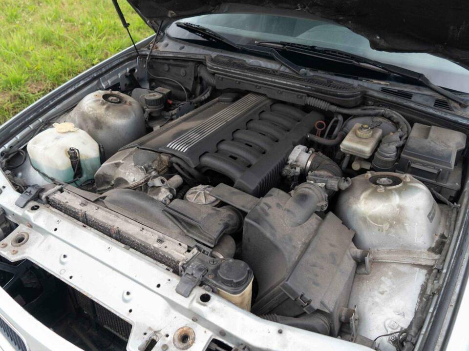 Image 24/40 de BMW 320i (1994)