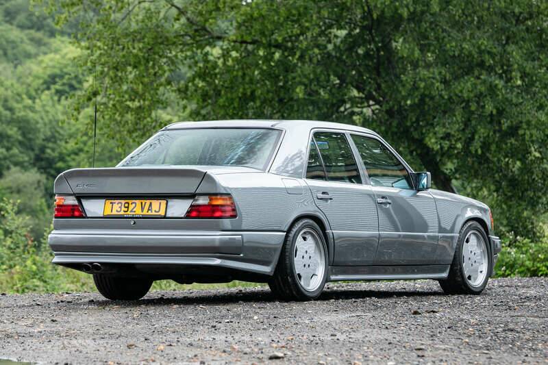Image 3/43 of Mercedes-Benz 300 CE 3.2 AMG (1990)