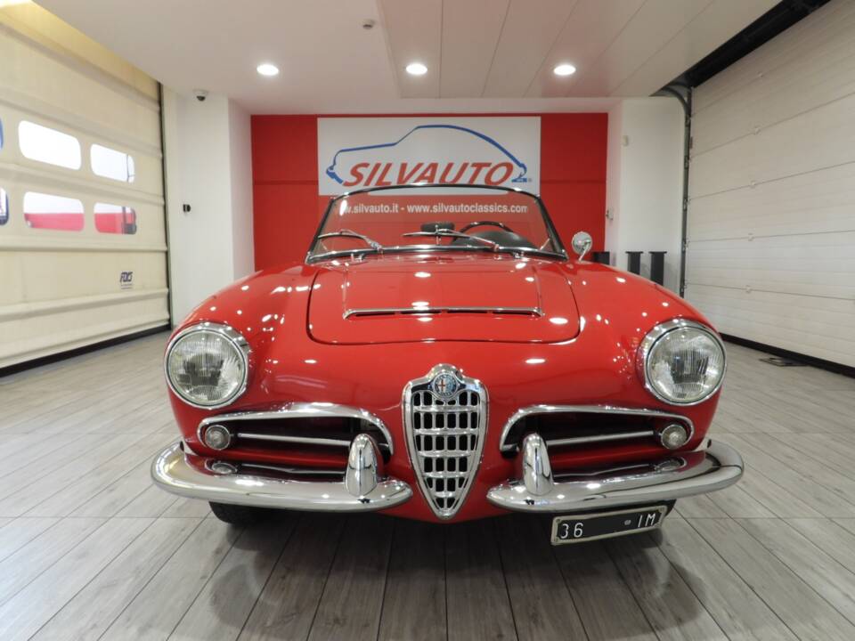 Image 2/15 of Alfa Romeo Giulia 1600 Spider (1963)