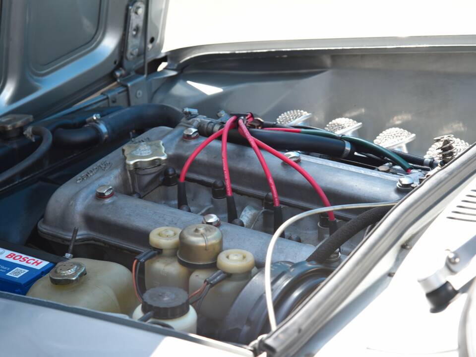 Image 18/24 of Alfa Romeo 1750 GT Veloce (1971)