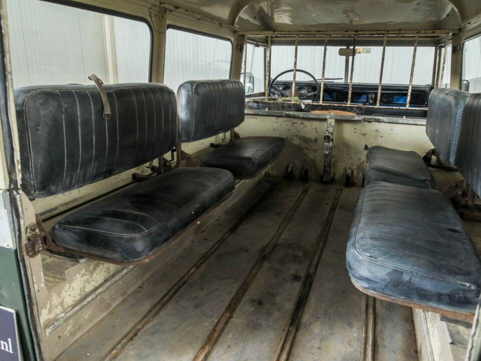 Image 38/50 of Land Rover 109 (1978)