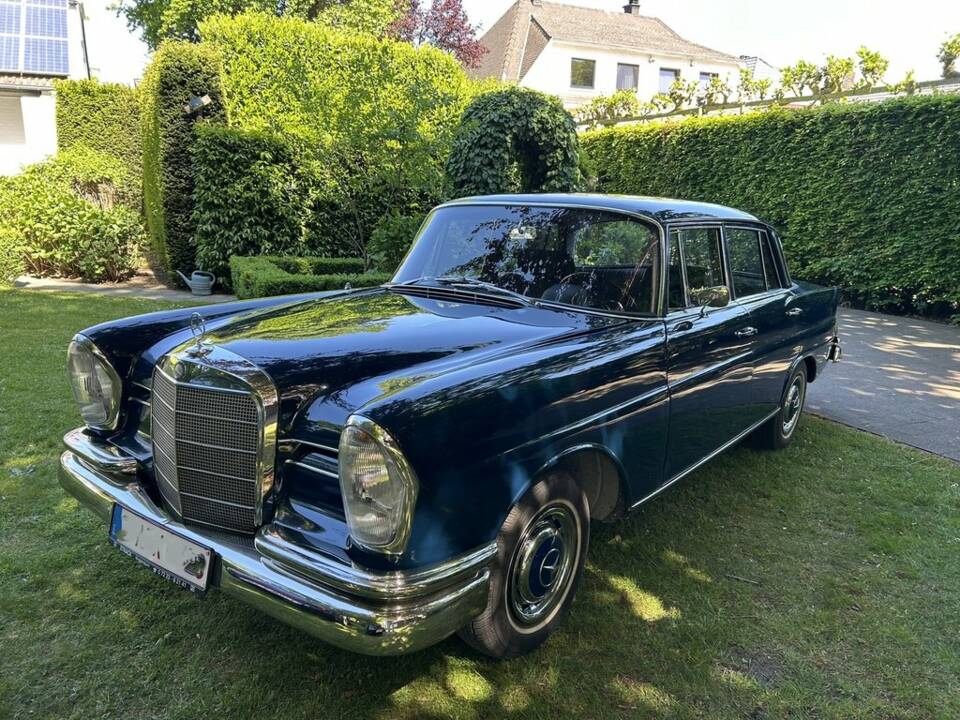 Bild 1/8 von Mercedes-Benz 220 S b (1961)