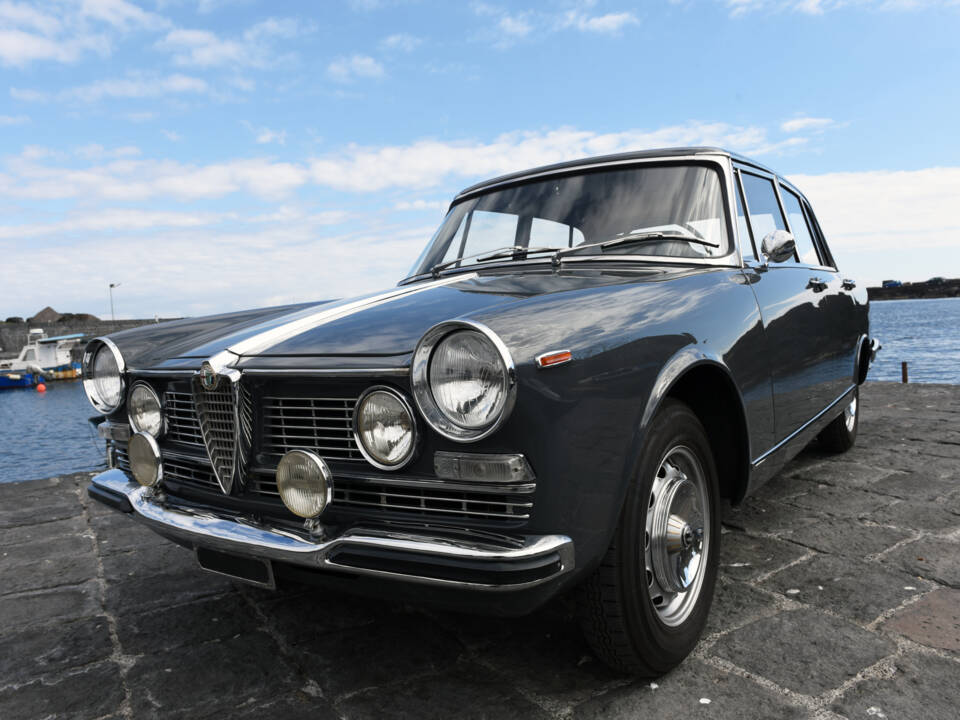 Immagine 1/19 di Alfa Romeo 2600 Berlina (1966)