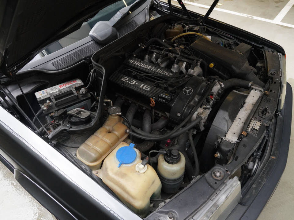 Image 76/83 of Mercedes-Benz 190 E 2.3-16 (1984)