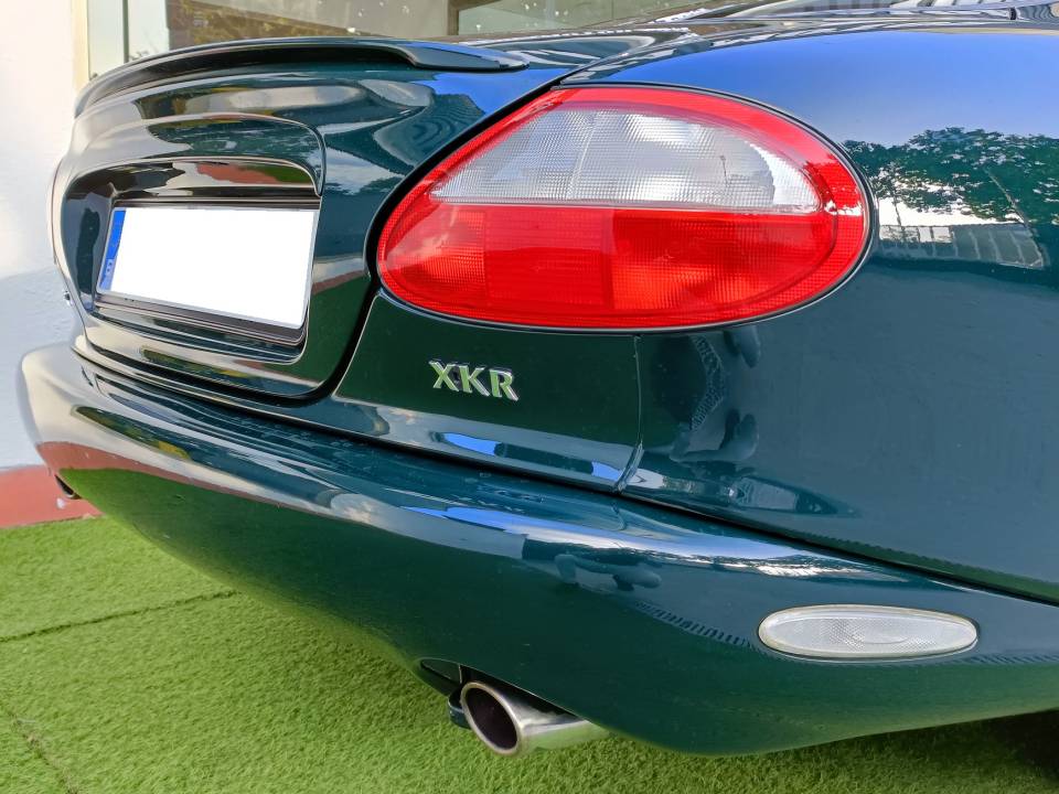 Image 8/35 of Jaguar XKR (1998)