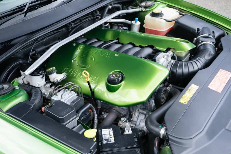 Image 26/45 of Holden LSV R300 (2002)
