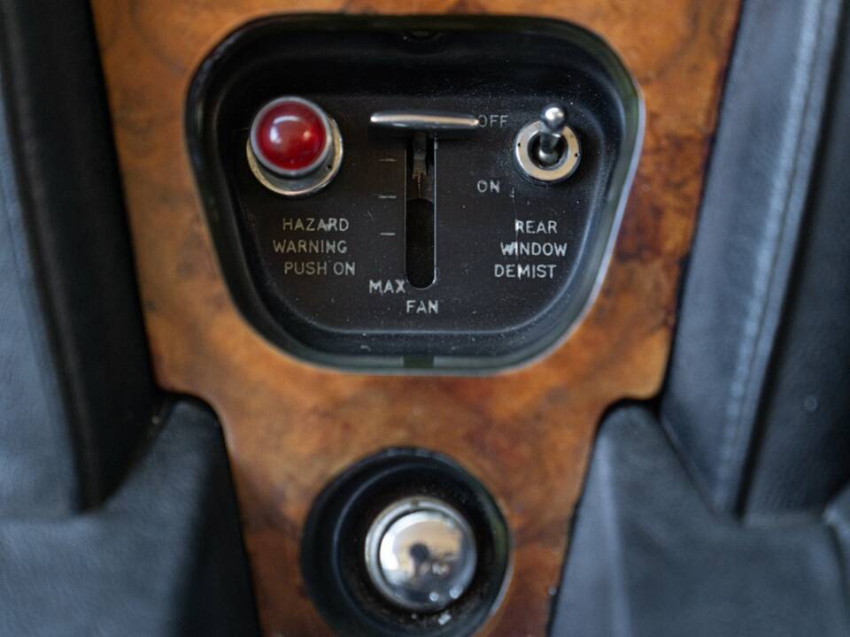 Image 44/50 of Bentley T 1 (1973)