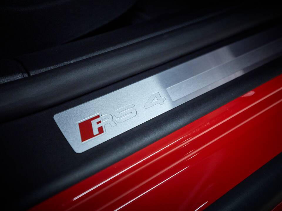Image 56/95 of Audi RS4 Avant (2006)