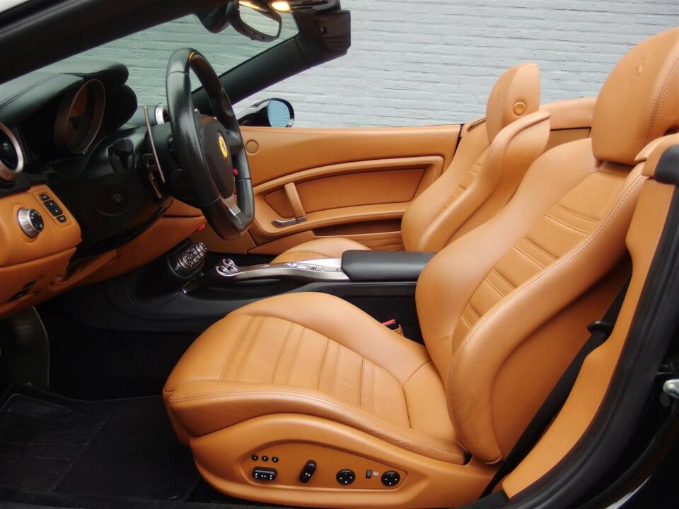 Image 39/99 of Ferrari California (2010)