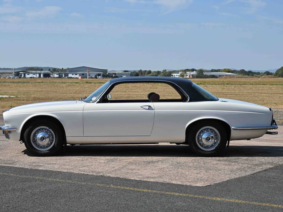 Bild 2/36 von Daimler Sovereign 4.2 (1976)