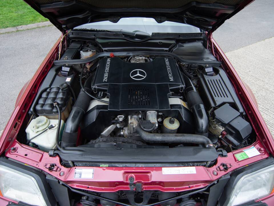 Image 22/28 of Mercedes-Benz 500 SL (1992)