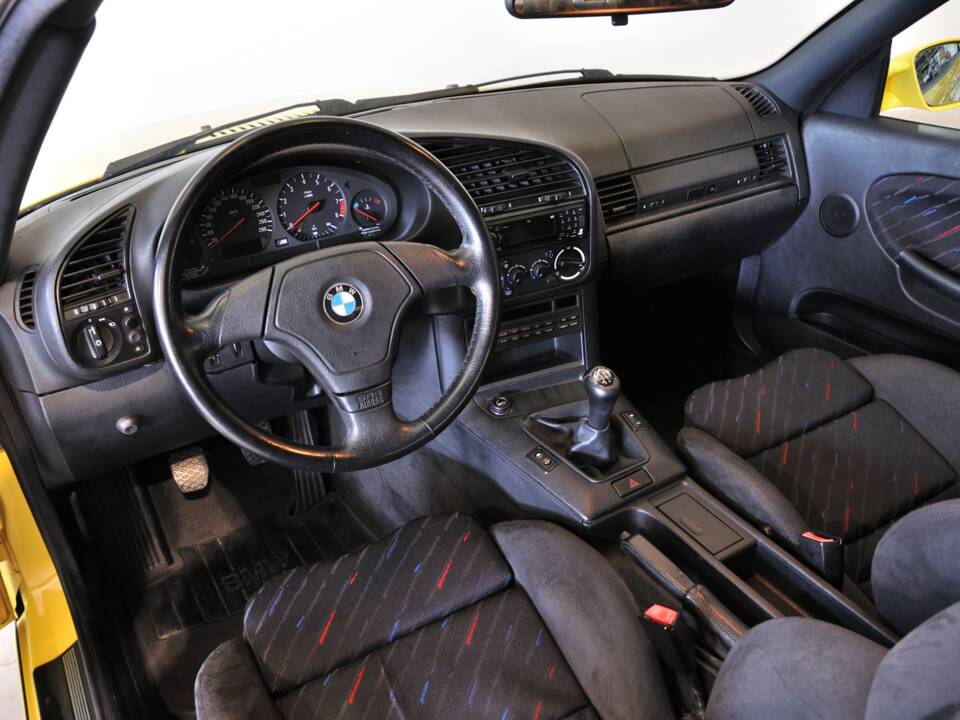 Image 18/31 of BMW M3 (1994)