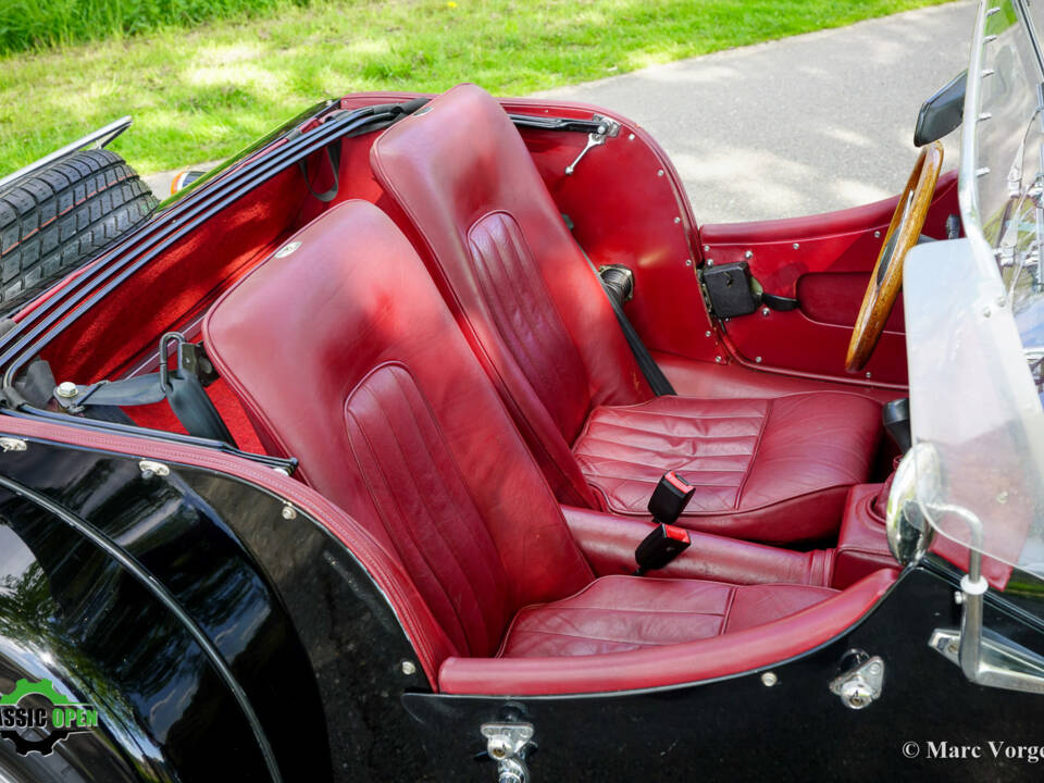 Image 12/54 of Morgan Plus 8 (1992)