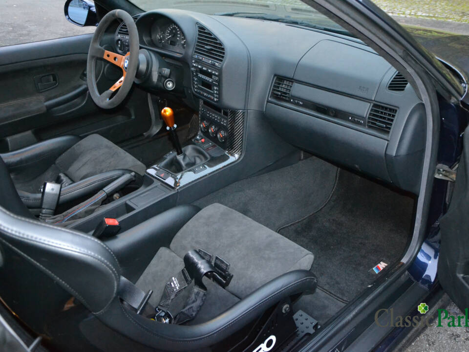 Image 22/50 of BMW 323i (1998)