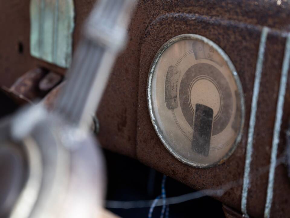 Image 59/134 of Ford V8 (1937)