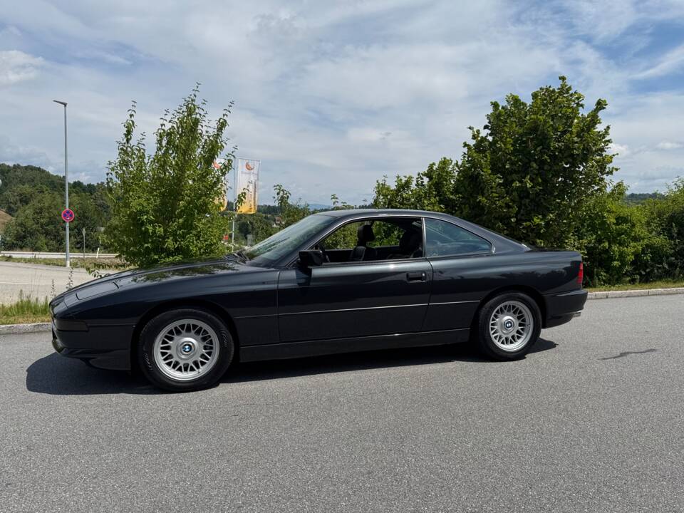Image 33/37 of BMW 850i (1991)