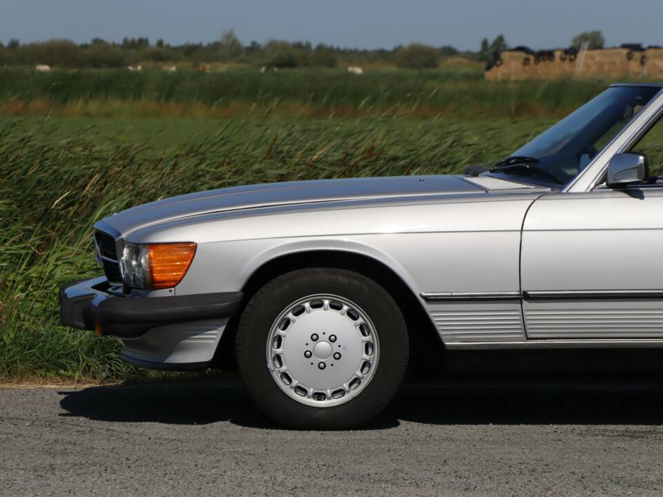 Image 48/50 de Mercedes-Benz 560 SL (1988)