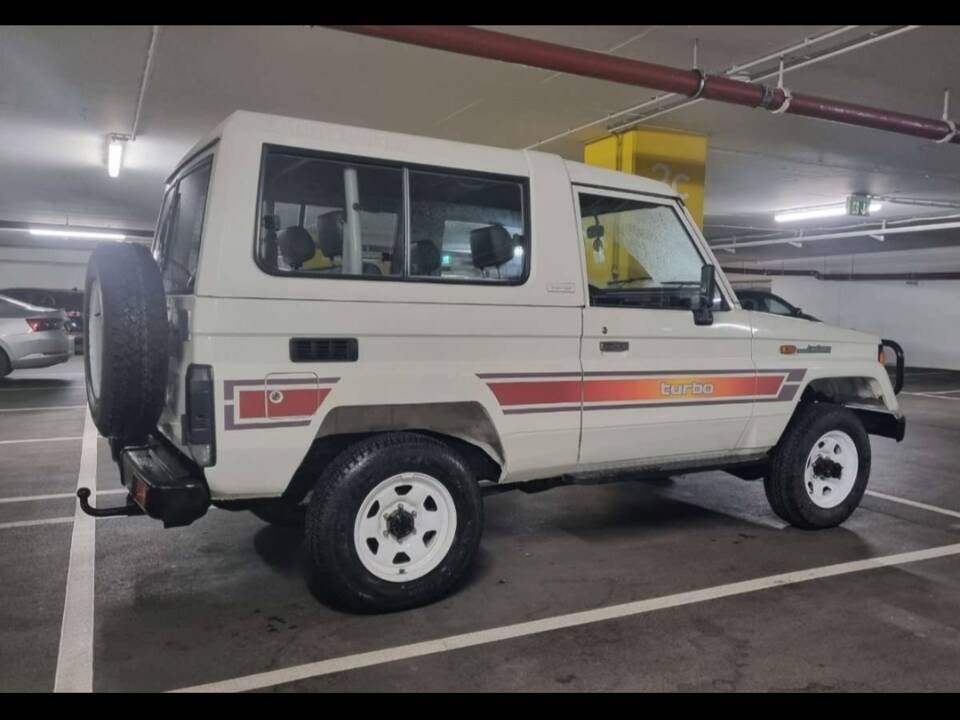 Immagine 2/19 di Toyota Land Cruiser Turbo LJ 70 (1987)
