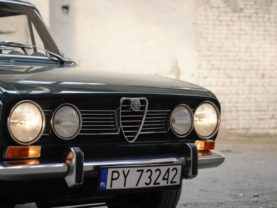 Image 67/83 of Alfa Romeo 1750 Berlina (1970)