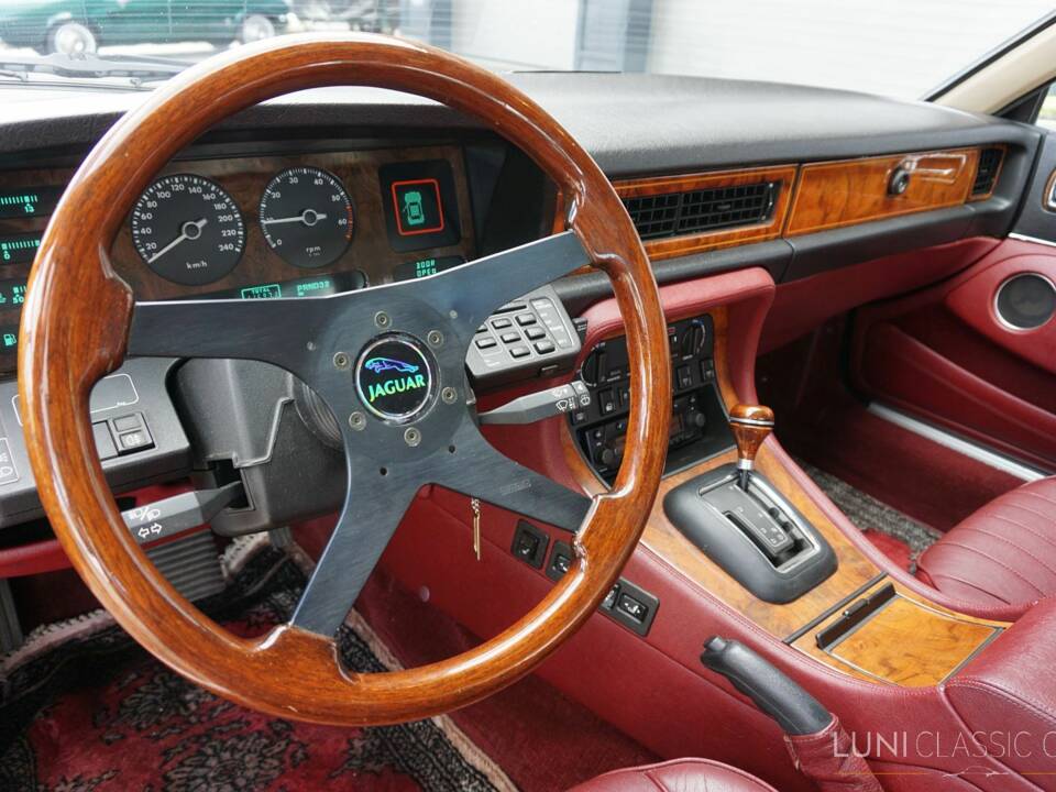 Image 35/61 de Jaguar Sovereign 3.6 (1987)