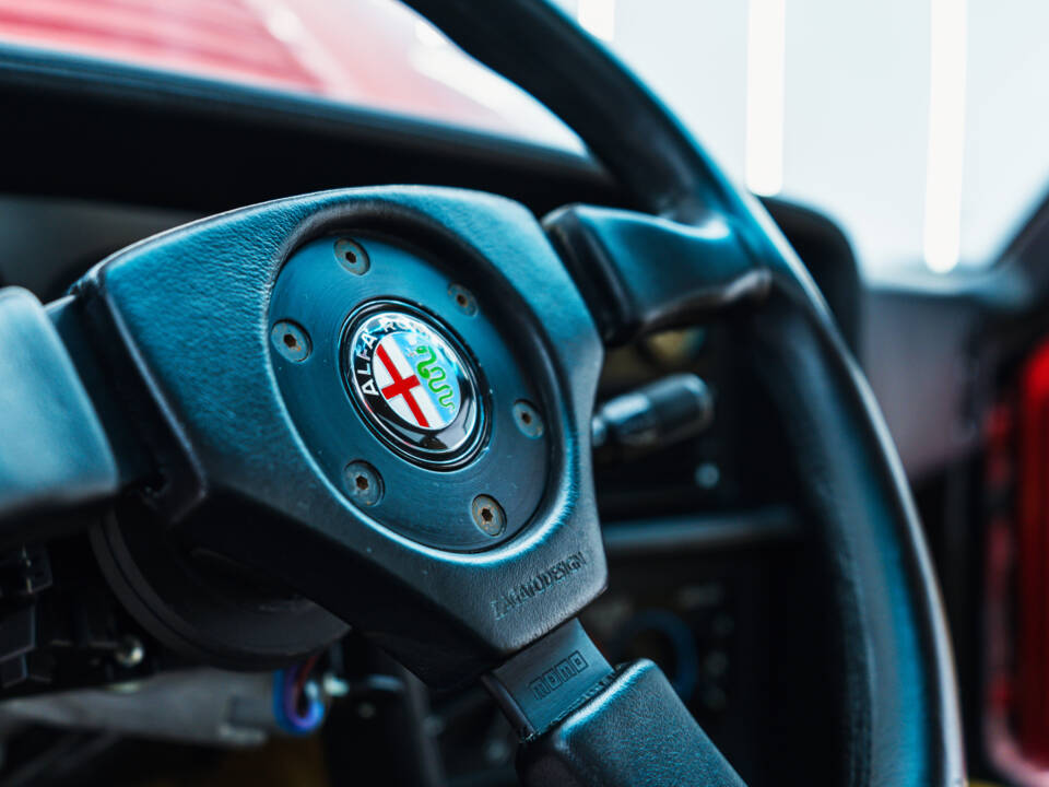 Image 46/48 of Alfa Romeo SZ (1989)