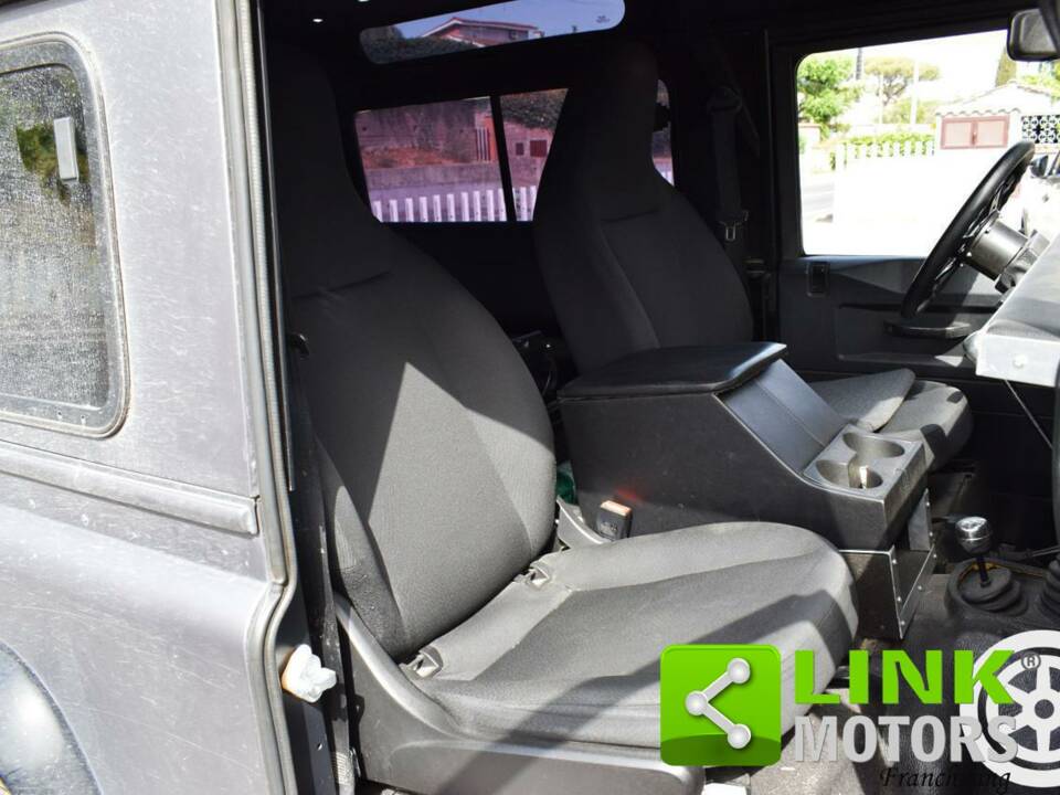 Bild 7/10 von Land Rover Defender 90 (1997)