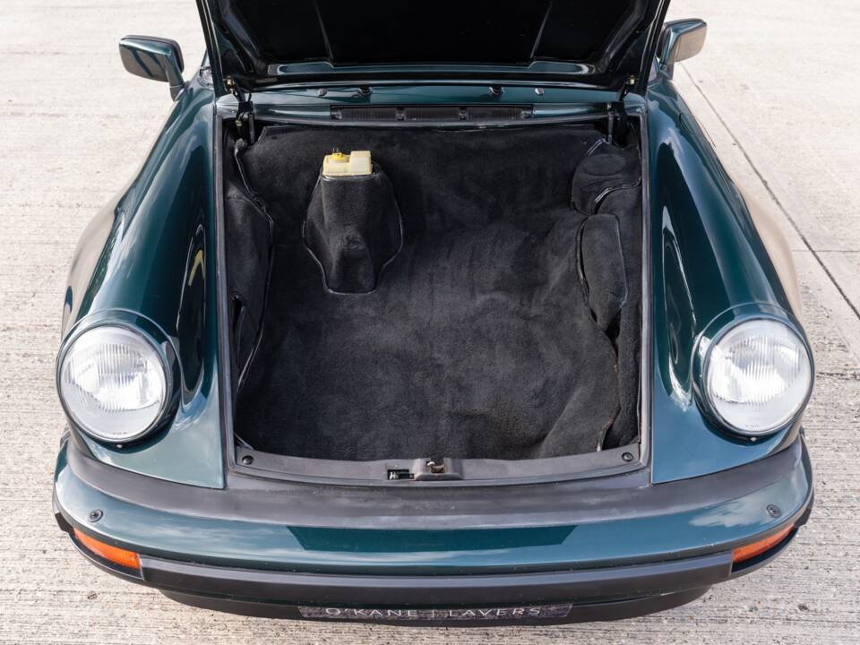 Image 39/52 of Porsche 911 Carrera 3.2 (1989)