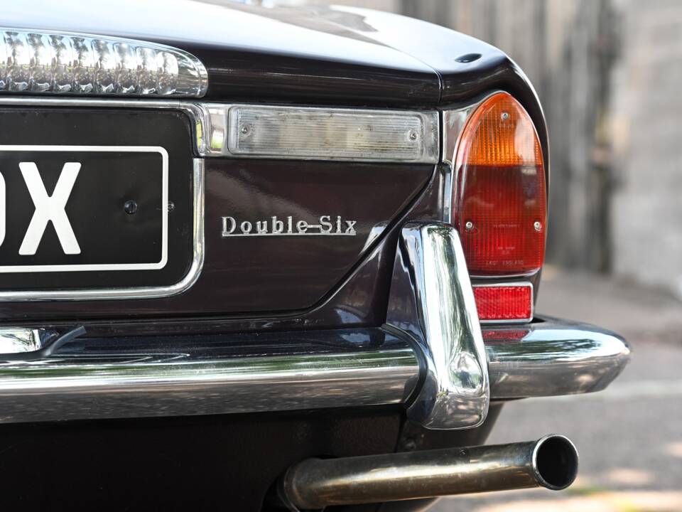 Afbeelding 19/21 van Daimler Double Six Vanden Plas (1973)