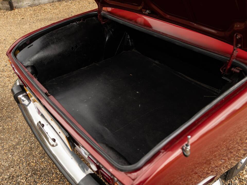 Image 17/45 of Peugeot 504 Convertible (1974)
