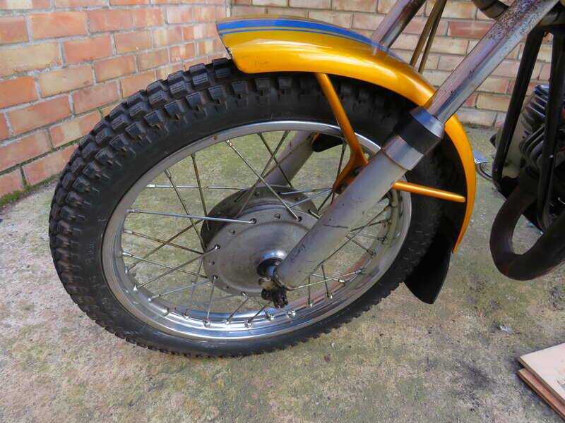 Bild 24/32 von Yamaha DUMMY (1972)