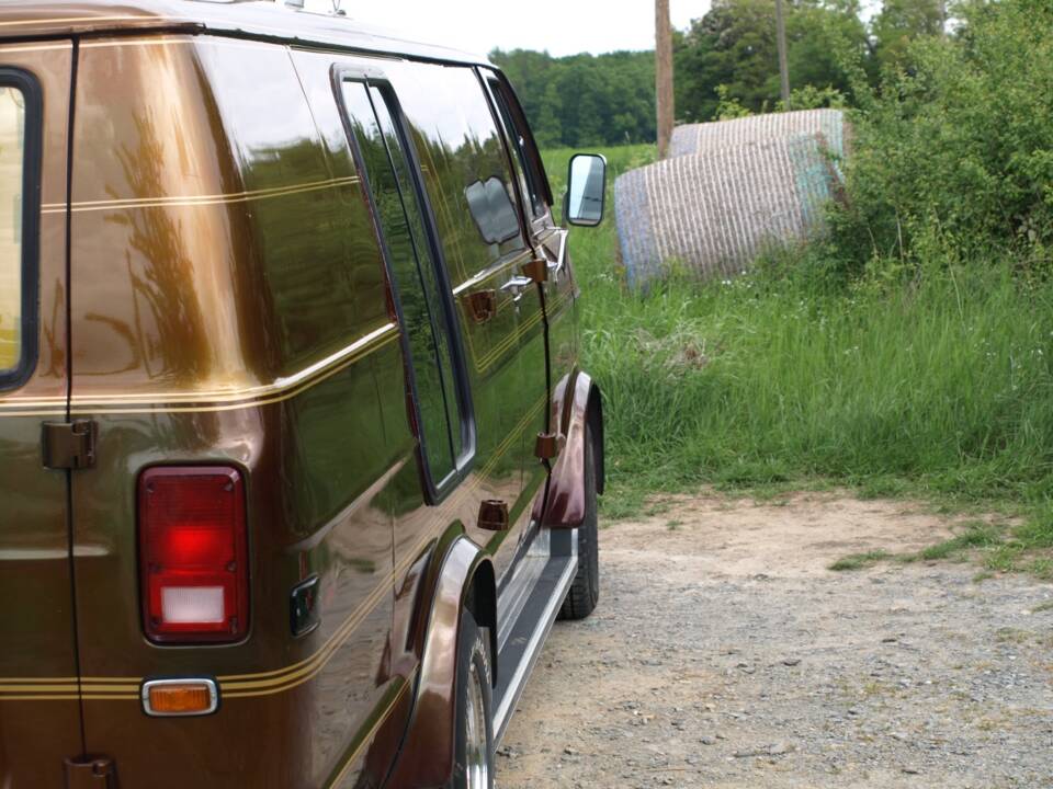 Immagine 27/143 di Dodge B 200 Sportsman (1978)