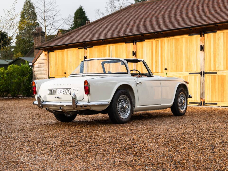 Image 48/50 of Triumph TR 4A (1966)