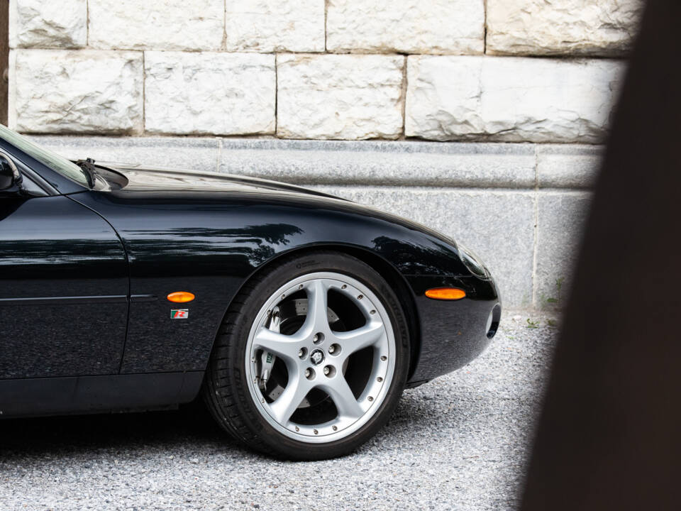 Immagine 13/42 di Jaguar XKR (2003)