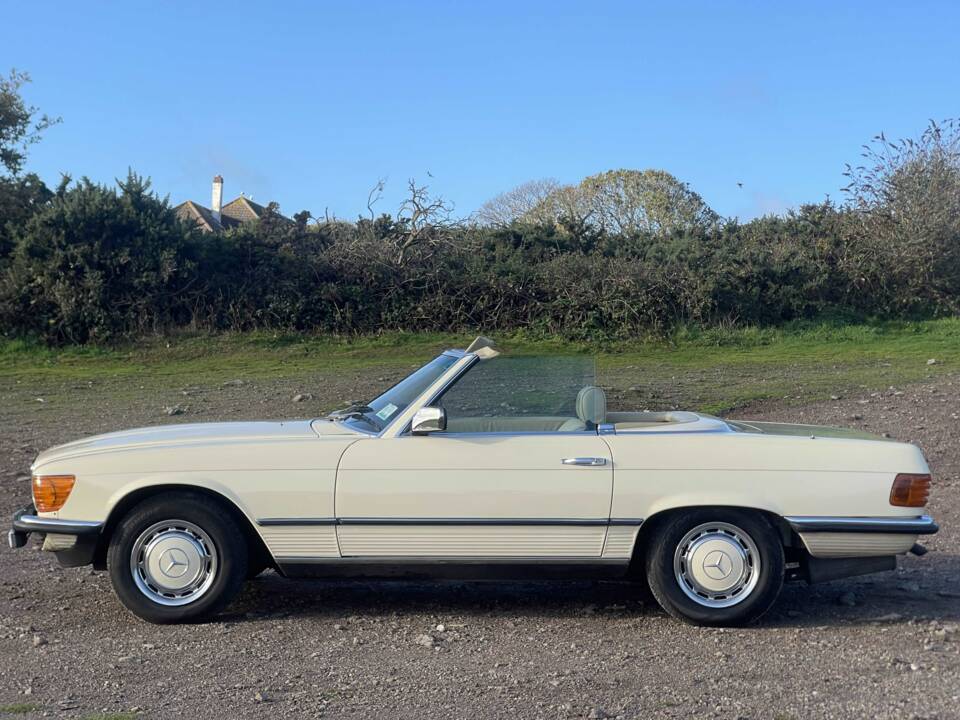 Afbeelding 2/12 van Mercedes-Benz 280 SL (1984)