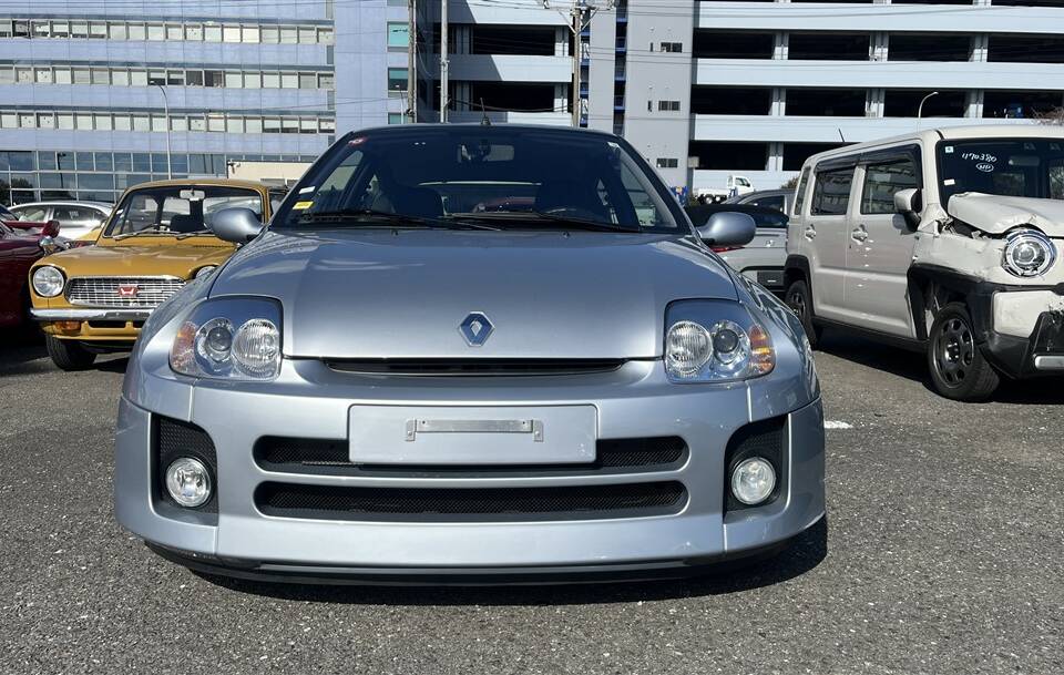 Image 3/55 of Renault Clio II V6 (2002)