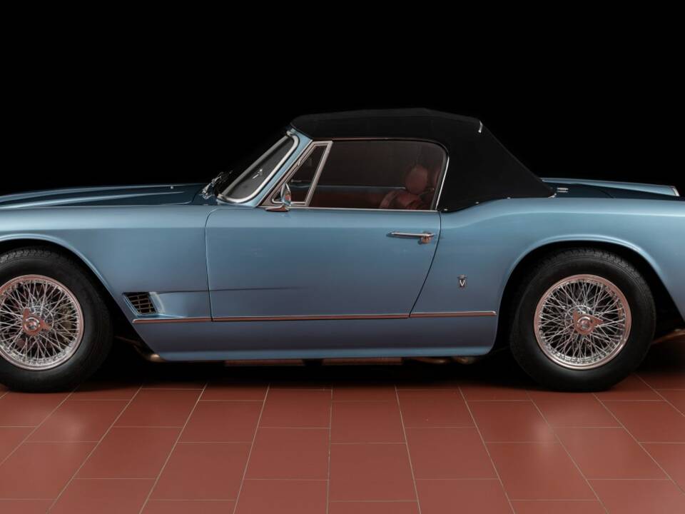 Image 3/4 de Maserati 3500 GTI Spyder Vignale (1964)