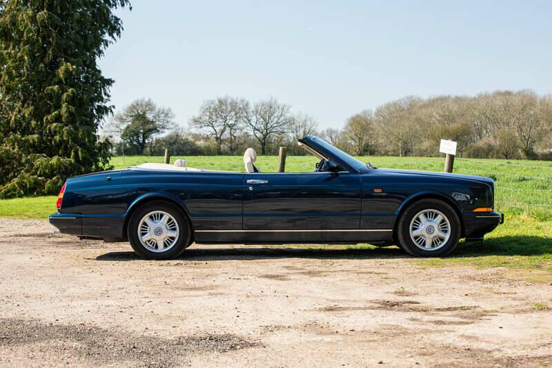 Image 5/50 of Bentley Azure Mulliner (1996)