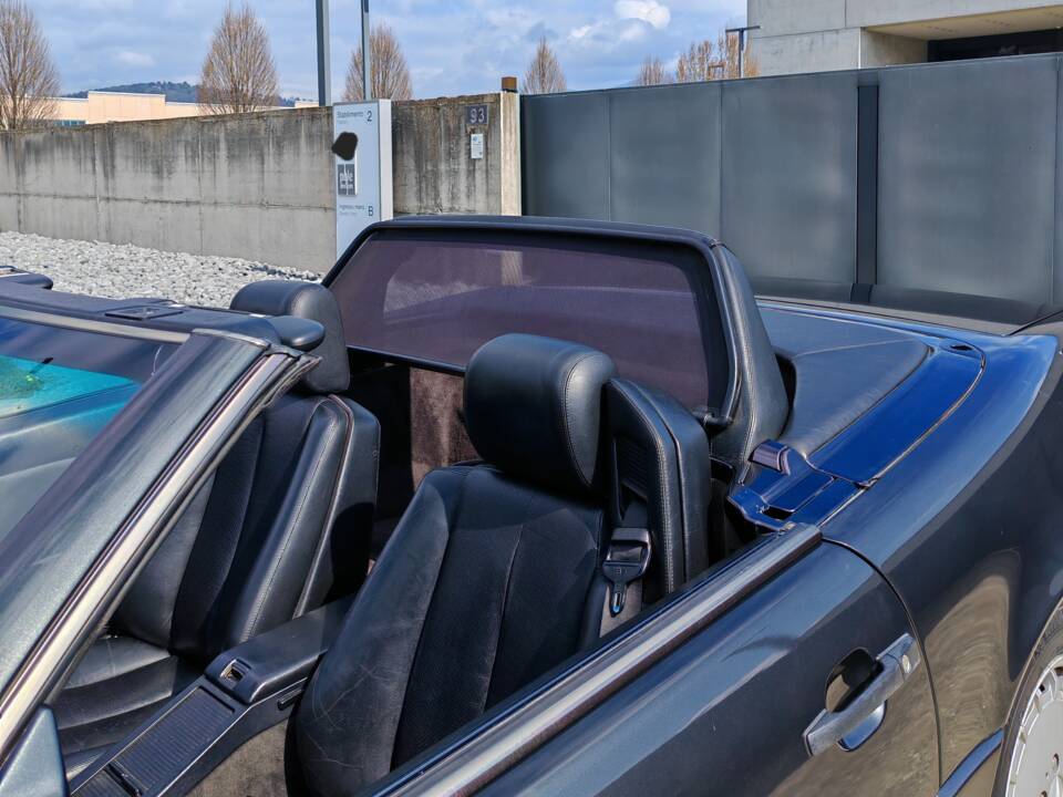 Image 25/42 of Mercedes-Benz 300 SL-24 (1992)