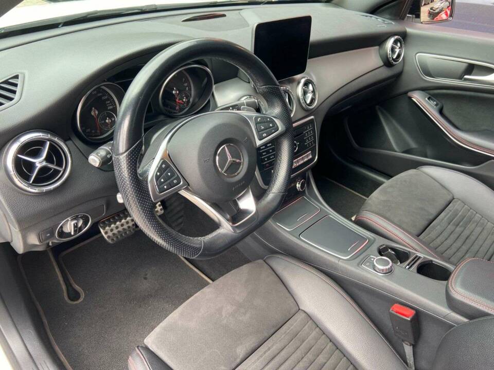 Afbeelding 12/15 van Mercedes-Benz CLA 200 Shooting Brake (2018)