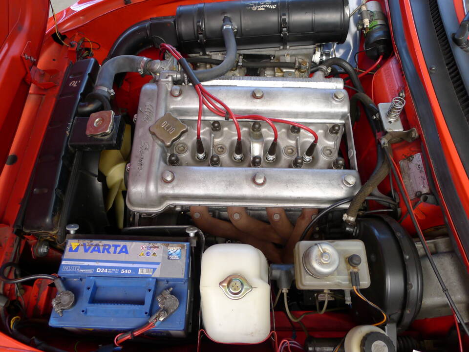 Image 2/36 of Alfa Romeo 2000 Spider Veloce (1982)