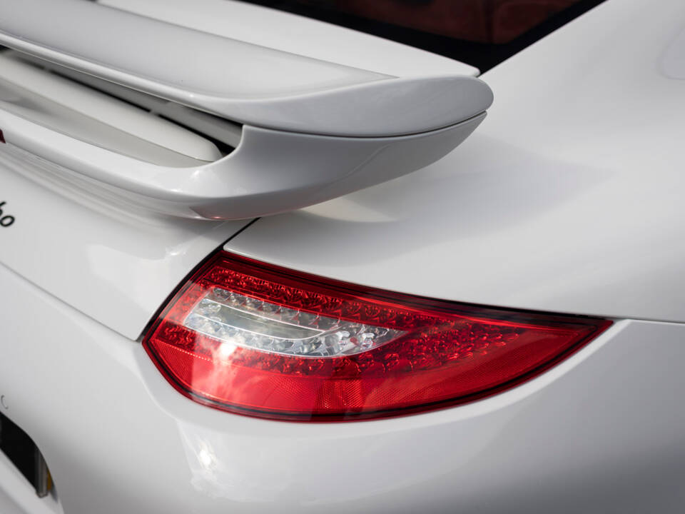 Image 23/27 of Porsche 911 Turbo (2010)