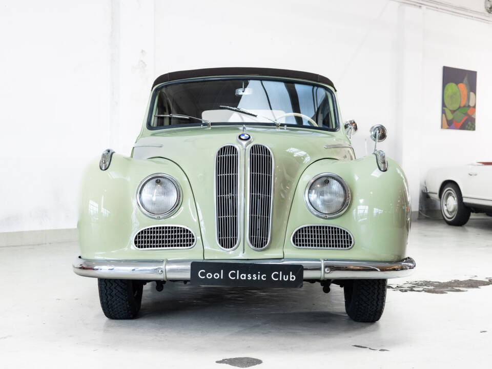 Immagine 2/50 di BMW 502 - 3,2 Litro (1955)