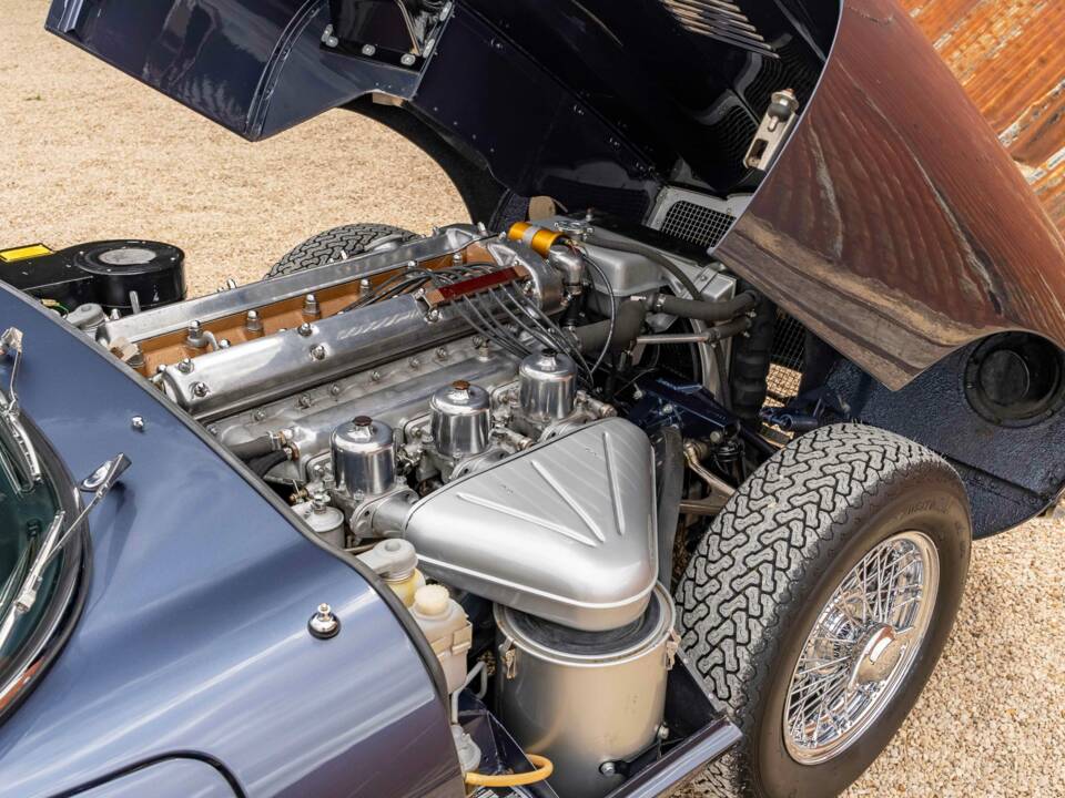 Image 26/27 of Jaguar Type E 4.2 (1965)
